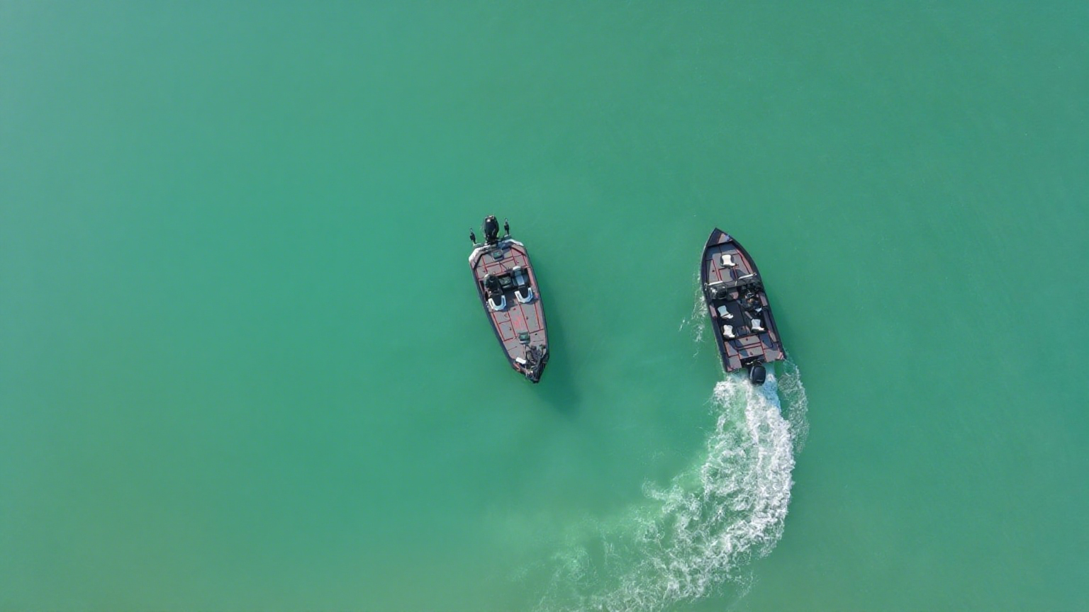 FURREO Lure Boat: Provides a stable platform for U